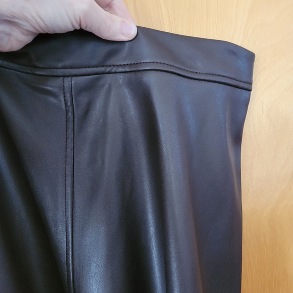 Banana Republic Skirt Elegant Dark Chocolate Brown Vegan Leather NWOT - Picture 3 of 3
